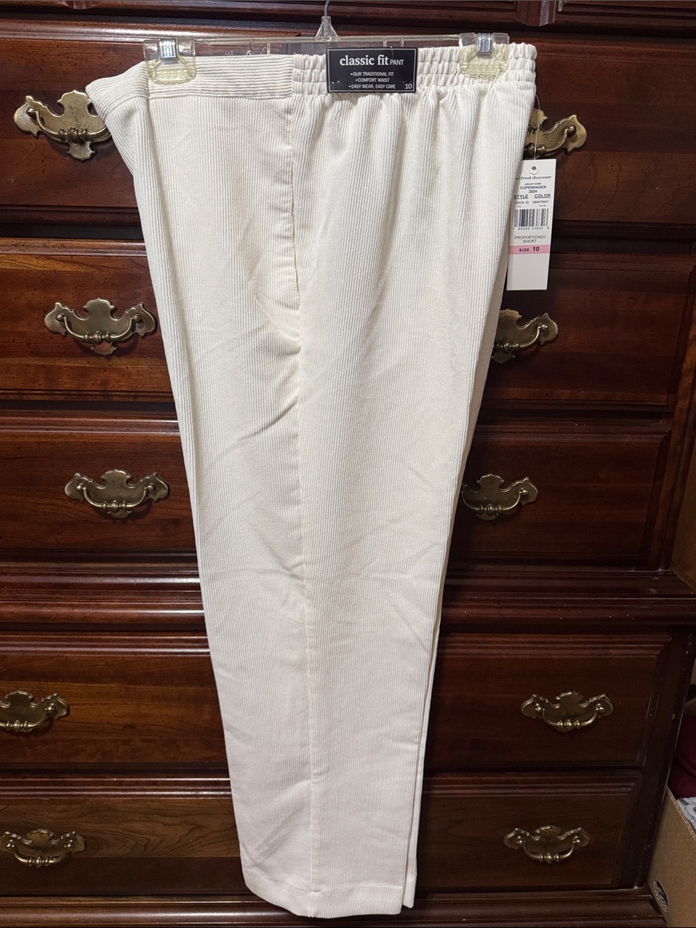 Alfred Dunner Classic Fit Cream  Corduroy Pants size 10